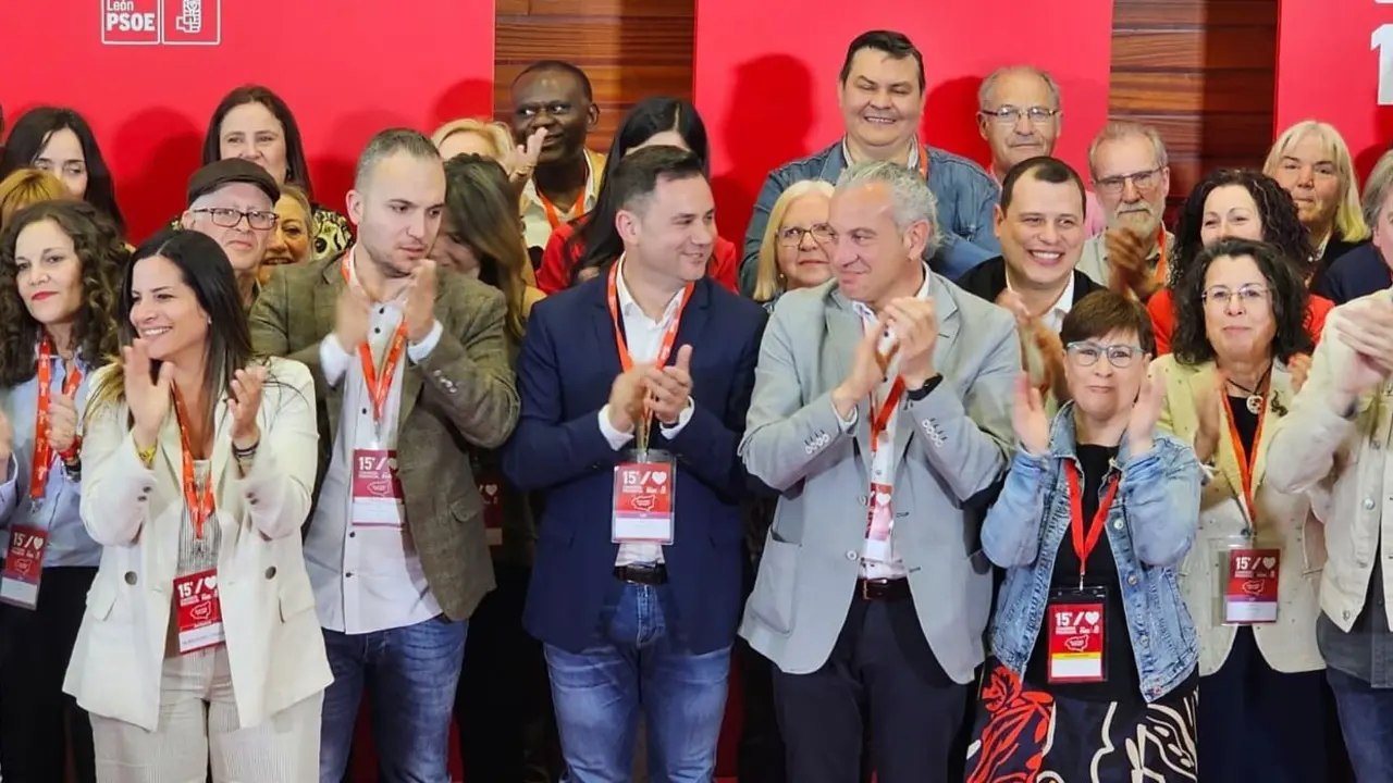 Nueva ejecutiva del PSOE de León en el transcurso del Congreso Provincial. Foto: Peio García