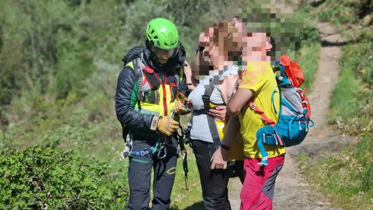 Efectivos del Greim en el momento de proceder al rescate.