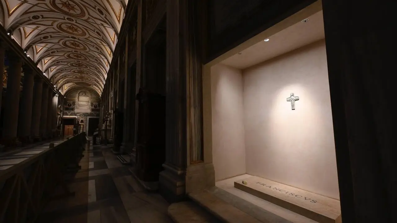 Imagen de la tumba del Papa Francisco.