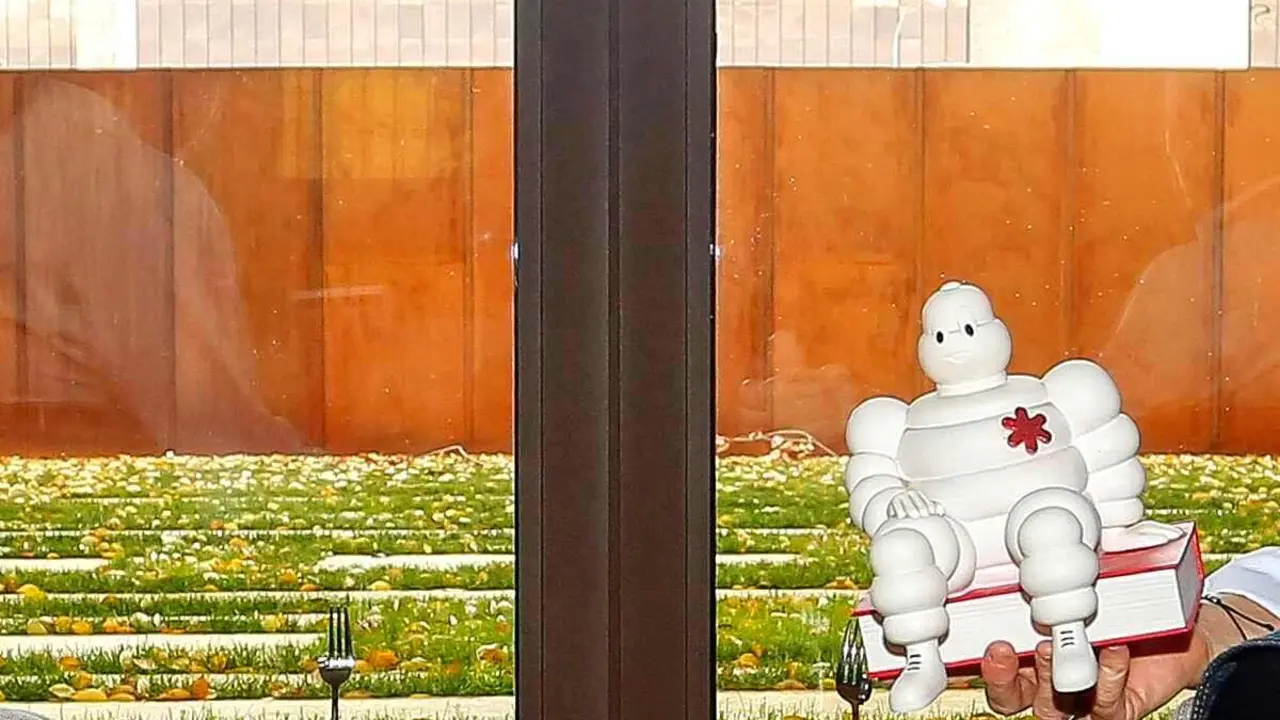 Imagen del patio en disputa y ahora, por sentencia, de titularidad municipal a través de la Casa del Peregrino.