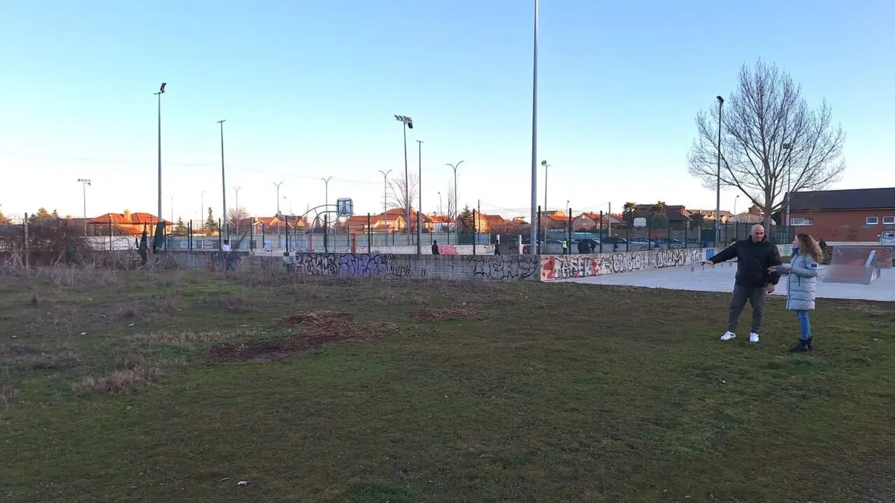 Imagen del terreno sobre el que se levantará una nueva pista de pádel en San Andrés del Rabanedo.
