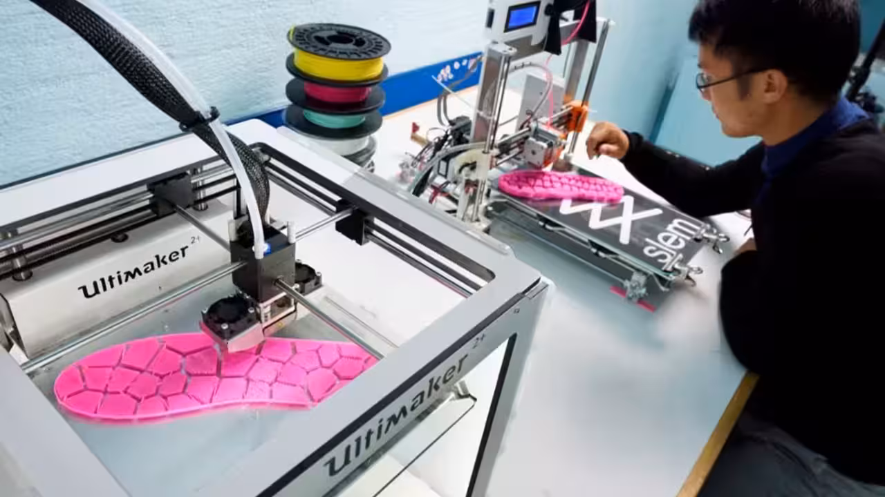 El Campus de Ponferrada impartirá un curso para aprender a customizar ropa con impresoras 3D.