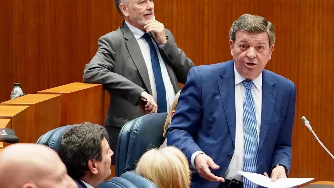 El consejero de Presidencia, durante su inervención.