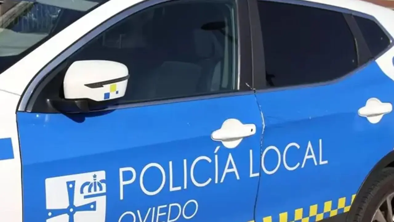Imagen de archivo de un coche de la Policía Local de Oviedo.