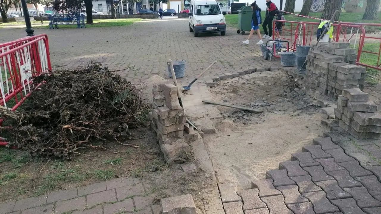 Obras en el Parque Pablo Picasso de Cuatrovientos en Ponferrada.