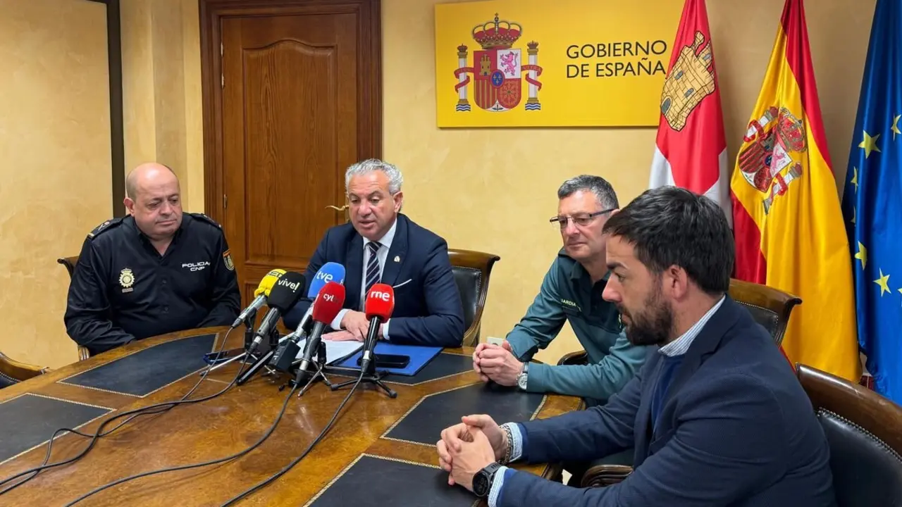 Nicanor Sen preside una reunión de análisis y evaluación de las actuaciones y protocolos desplegados en Castilla y León durante la emergencia energética.4