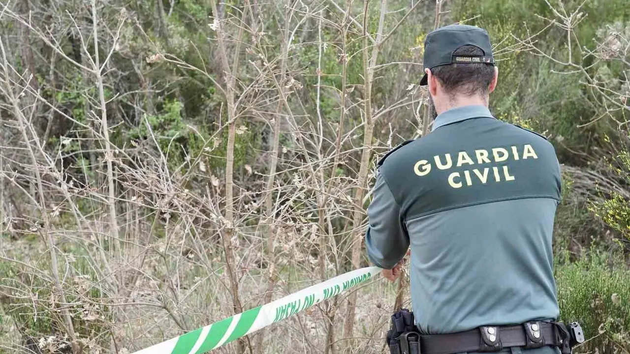 Un hombre se entrega en la Guardia Civil de Armunia y asegura haber matado a otro en Sorribos de Alba. En las imágenes, el lugar y la localidad del crimen. Fotos: Campillo