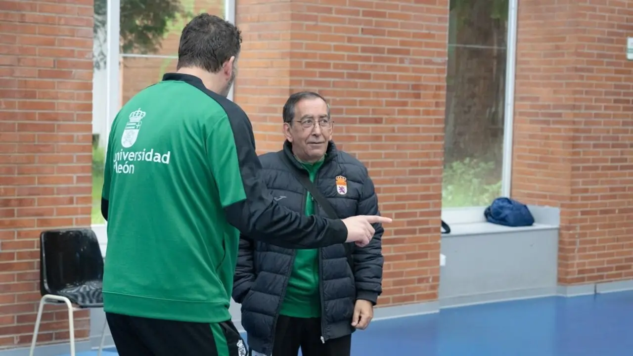 El referente histórico del voleibol en León, Pepe Valladares.
