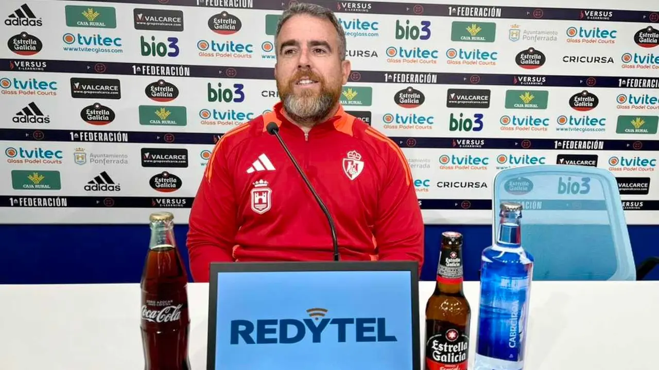 Javier Rey, durante la rueda de prensa previa al encuentro ante el Bilbao Athletic.