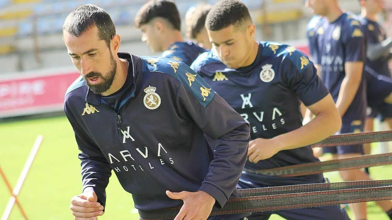 La plantilla de la Cultural, durante uno de los entrenamientos semanales. Foto: CyD Leonesa