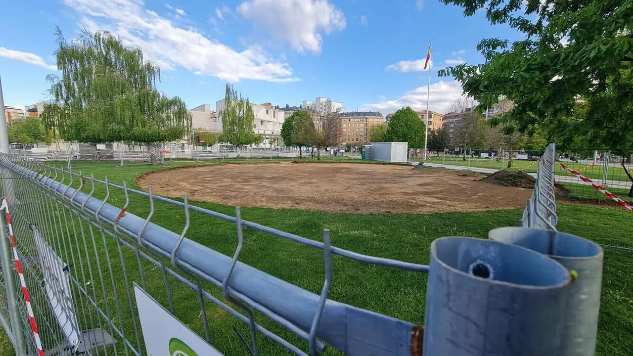 La ciudad da los primeros pasos para levantar el león de juegos más grande del mundo en la explanada de los Pendones Leoneses, con una inversión de más de 940.000 euros y un plazo de ejecución de seis meses.