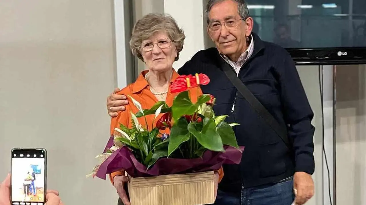Pepe Valladares, el alma del voleibol leonés, recibe el homenaje de una ciudad agradecida. El fundador del Club Deportivo Agustinos Universidad de León es reconocido por su entrega y legado en el deporte durante cinco décadas.