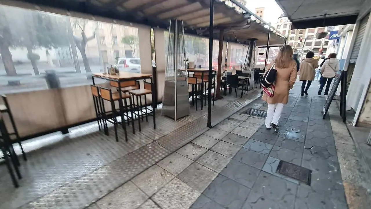 Imagen de una terraza  en el centro de León.