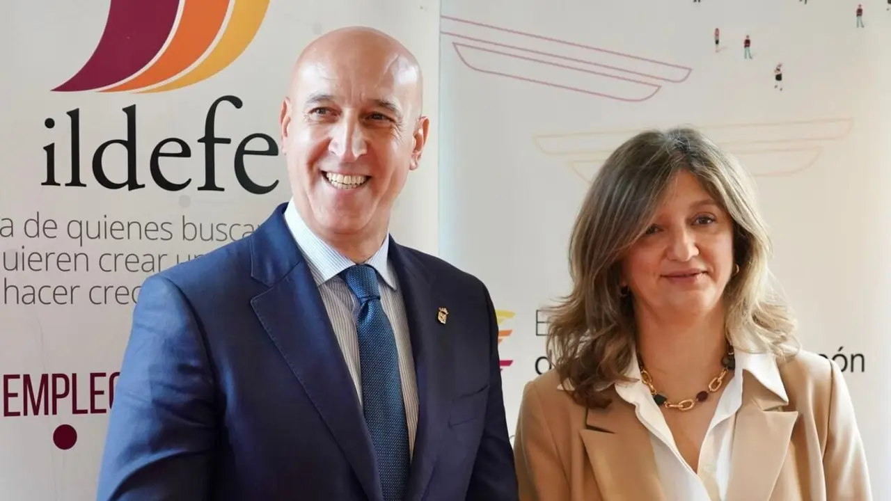 El alcalde de León, José Antonio Diez, y la rectora de la Universidad de León, Nuria González, presentan del Grado en Ciencias Gastronómicas de la ULE. Foto: Campillo.