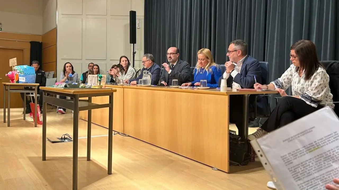 El Consejo de la Infancia y Adolescencia convocado por la Concejalía de Alexandra Rivas recoge las peticiones y sugerencias de los escolares.