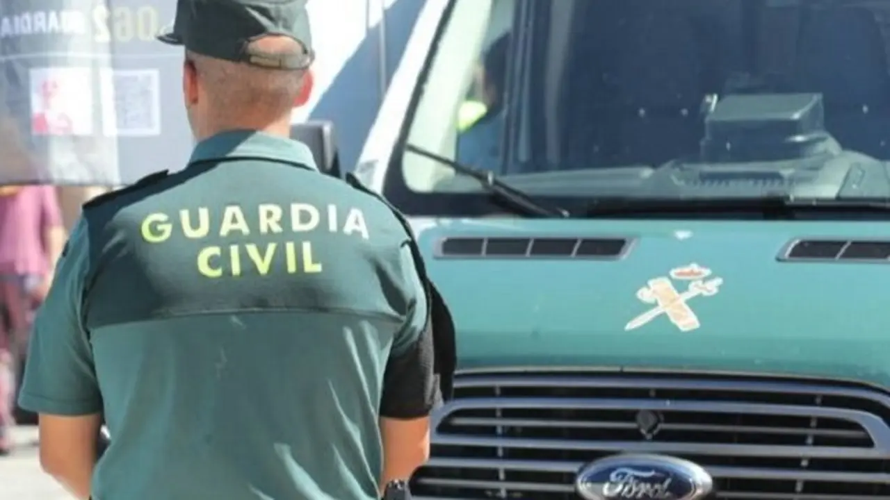 Efectivos de la Guardia Civil, durante una patrulla.