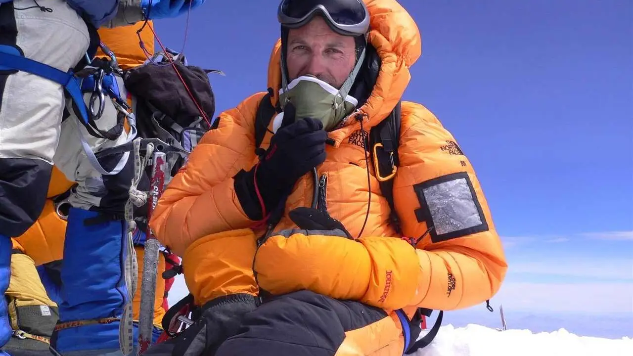 Jesús Calleja, en el Everest, la cima que marcó su vida.