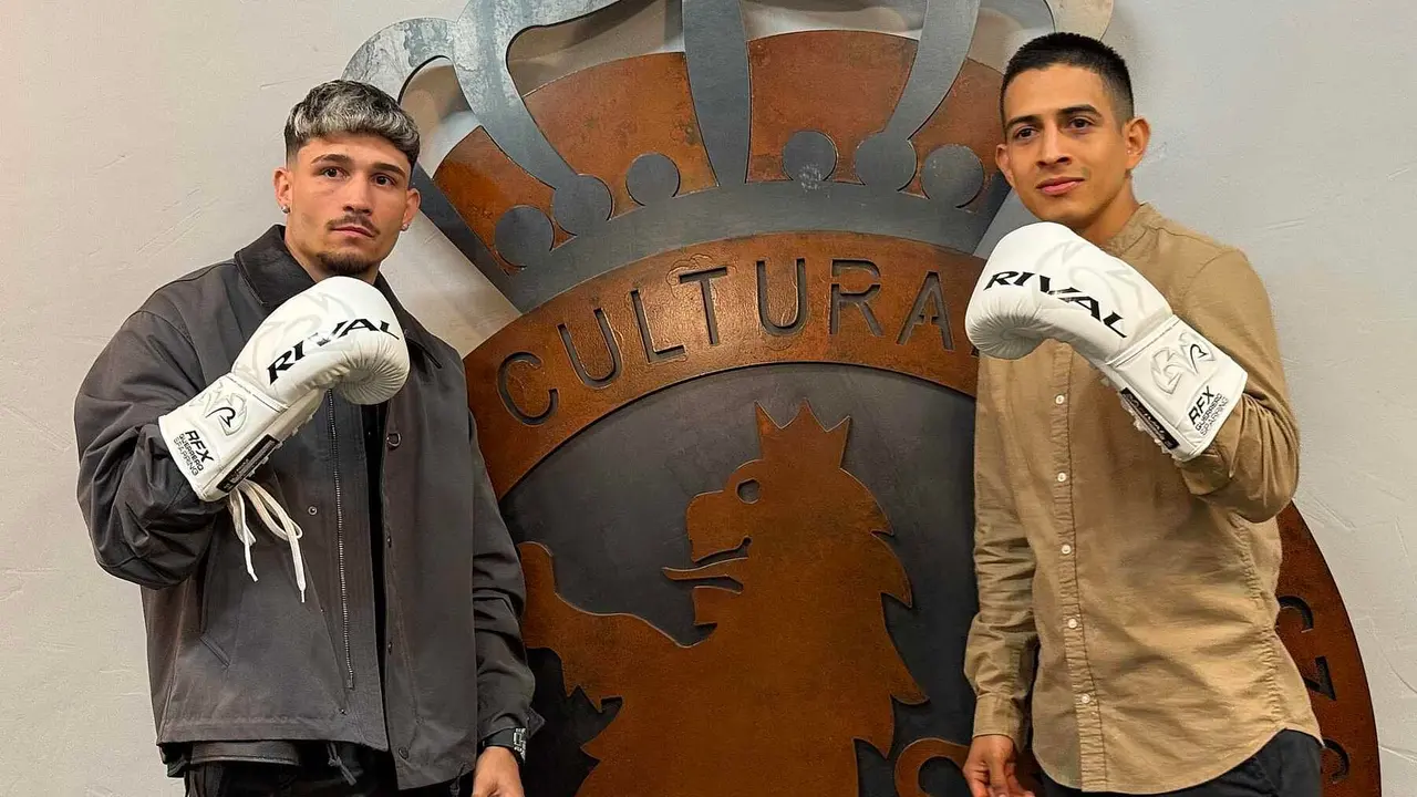 Los dos púgiles, durante el posado realizado en el estadio Reino de León. Fto: CyDLeonesa
