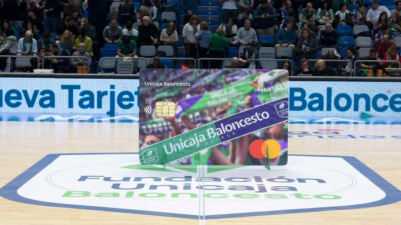 Unicaja lanza una nueva campaña de la tarjeta Unicaja Baloncesto: sin comisiones y con sorteos de entradas y de encuentros con jugadores.