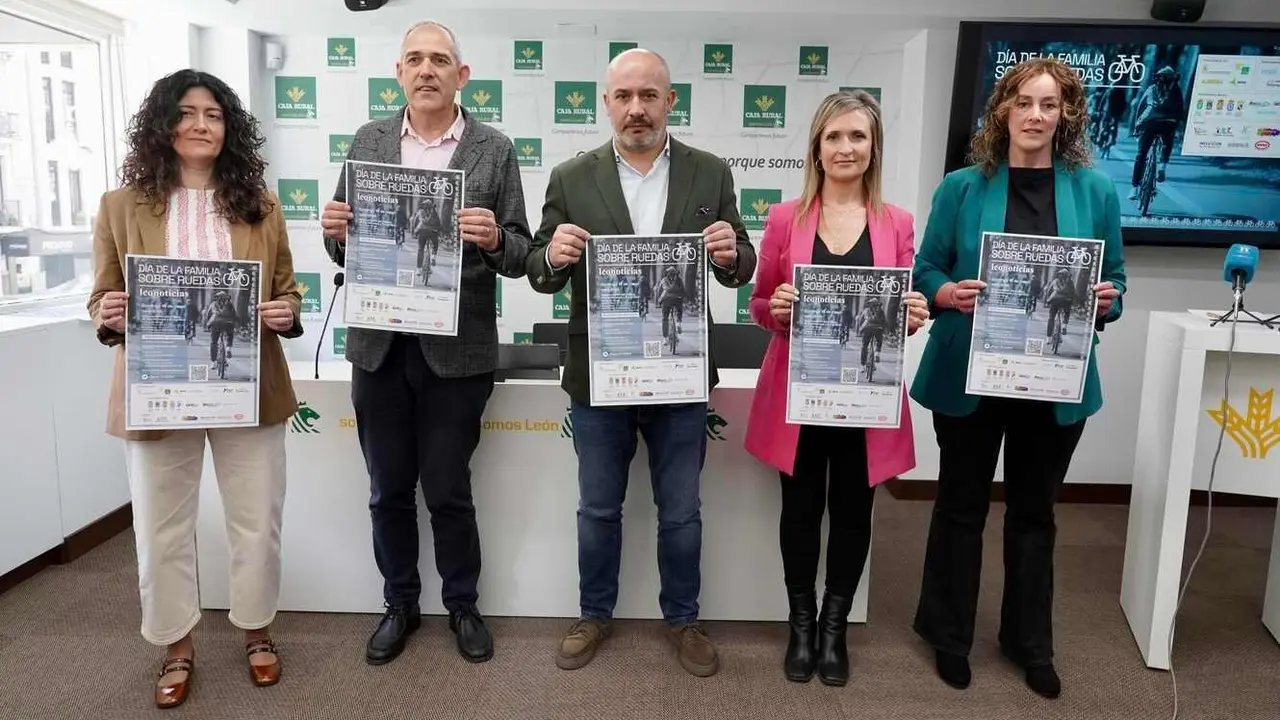 Caja Rural de León acoge la presentación del Día de la familia sobre ruedas.