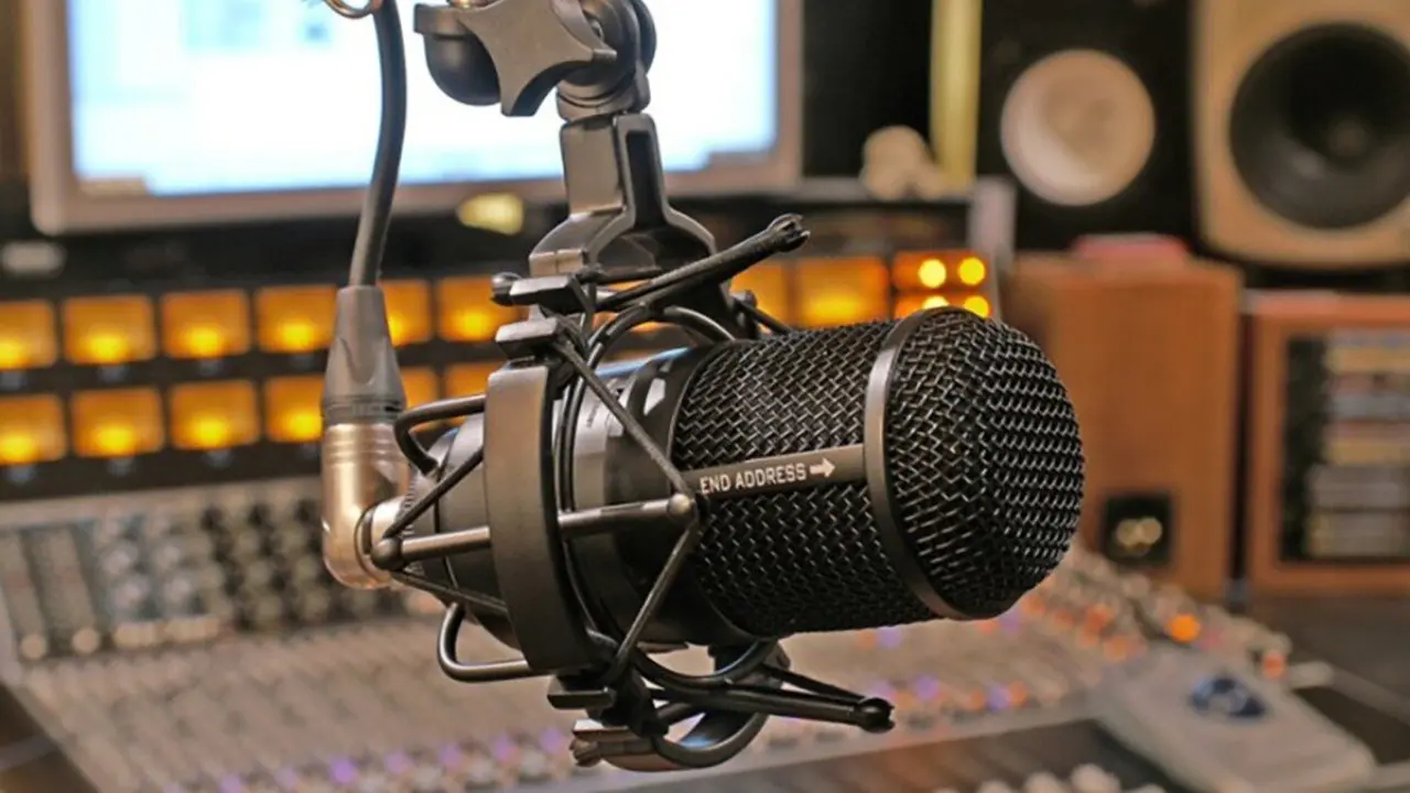 La decisión del tribunal echa por tierra las concesiones de emisoras de radio, a la espera de recurso.