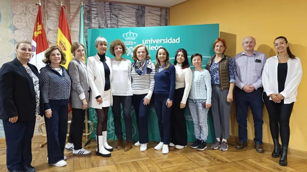 Los participantes en estas jornadas posan en el inicio de sus trabajos.