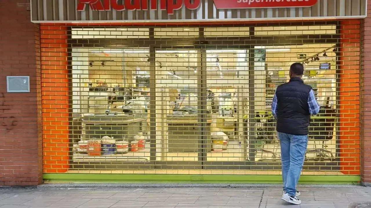 Imagen de un supermercado Alcampo en León capital.