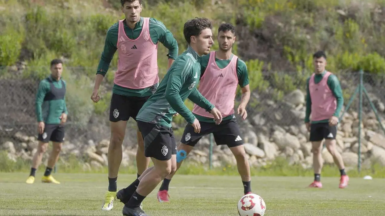 La plantilla de la Ponferradina, durante una sesión de entrenamiento.