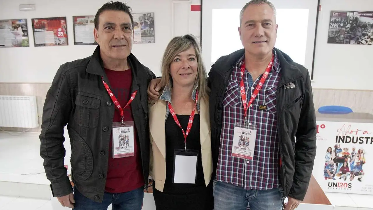El secretario general de UGT Federación de Industria, Construcción y Agro, FICA Bierzo, Manuel Cuadrado Blanco y la secretaria general de UGT FICA Castilla y León, Sandra Vega Hernández, atienden a los medios de comunicación por la celebración del XI Congreso de UGT FICA Bierzo. Foto: César Sánchez