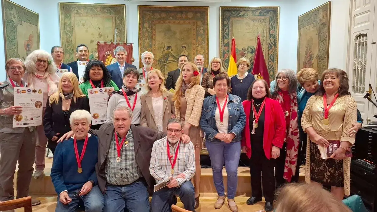 Algunos de los participantes en la cumbre posan a la conclusión de la misma.