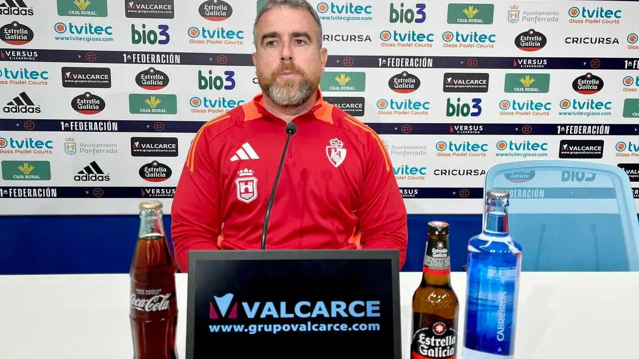 Javi Rey, durante la rueda de prensa de este viernes.