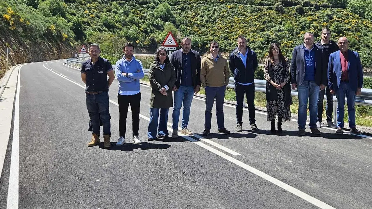 Representantes institucionales, durante la visita a la obra ahora finalizada.