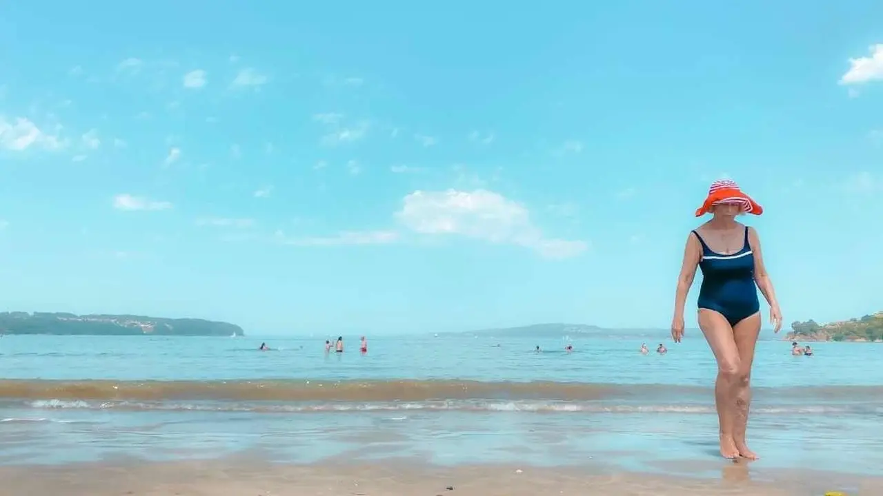 La muestra fotográfica, que permanecerá abierta hasta el 6 de julio, convierte el recuerdo en imagen a través de evocadoras escenas junto al mar.