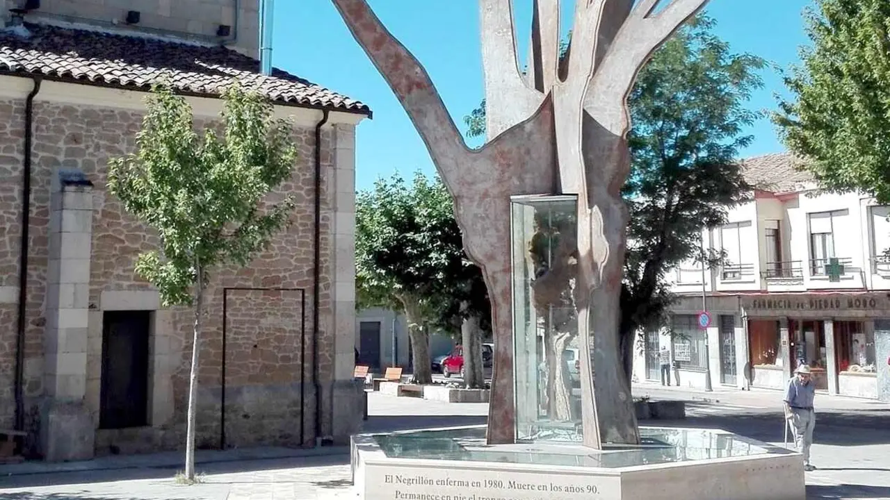 Imagen de la Plaza del Negrillón, en Boñar.