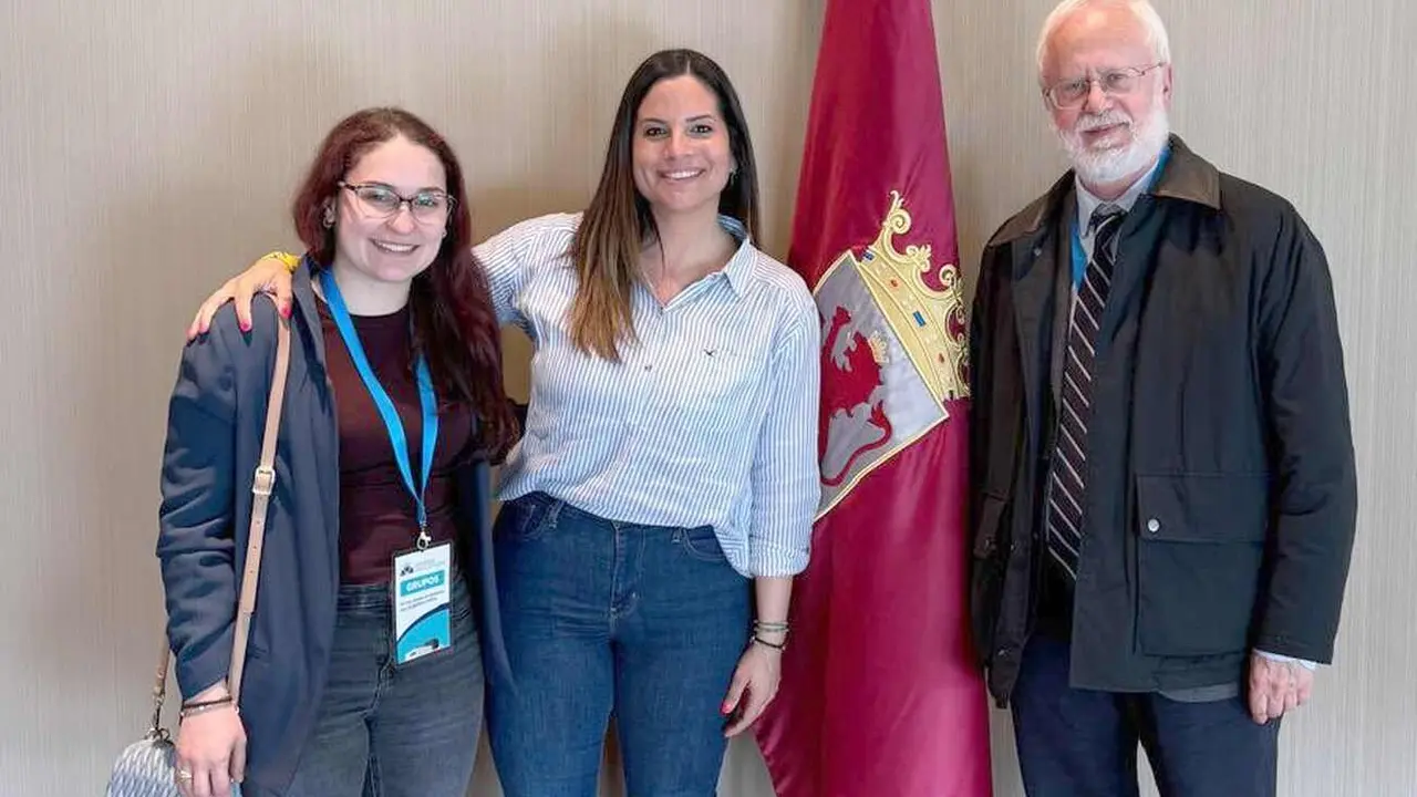 Nuria Rubio, en el centro, junto a los promotores de la iniciativa.