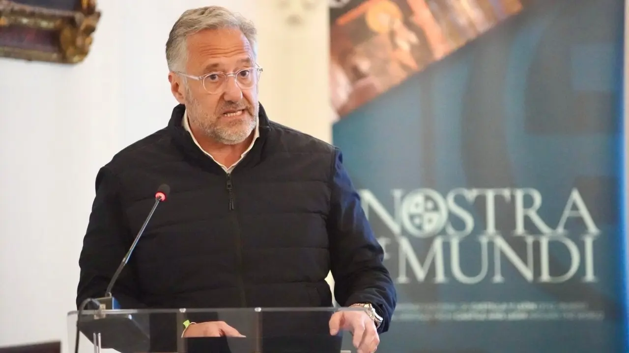 El presidente de las Cortes Autonómicas y de la Fundación de Castilla y León, Carlos Pollán, asiste a la presentación del proyecto ‘Nostra et Mundi’.  Fotos: Campillo