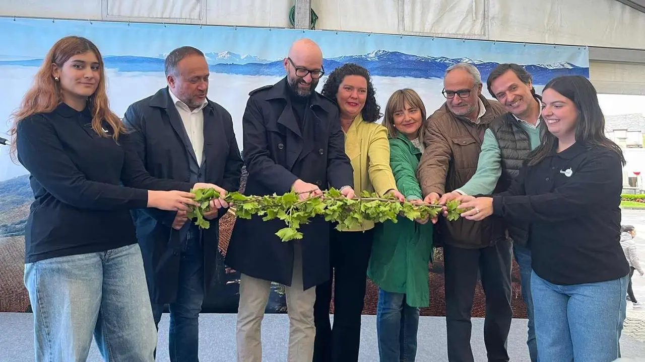 Cacabelos inaugura la XXVIII Feria del Vino con más de veinte bodegas del Bierzo.