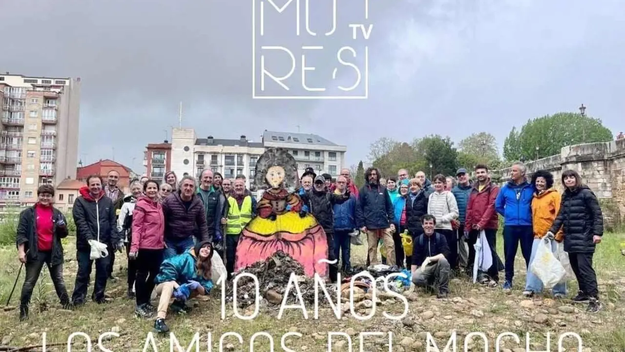 Una década limpiando el Bernesga: los ‘Amigos del Mocho’, protagonistas en MuresTV | El canal de José Manuel Mures dedica un reportaje a este colectivo leonés que, desde hace diez años, se reúne el primer domingo de cada mes para mantener limpios los márgenes del río Bernesga.