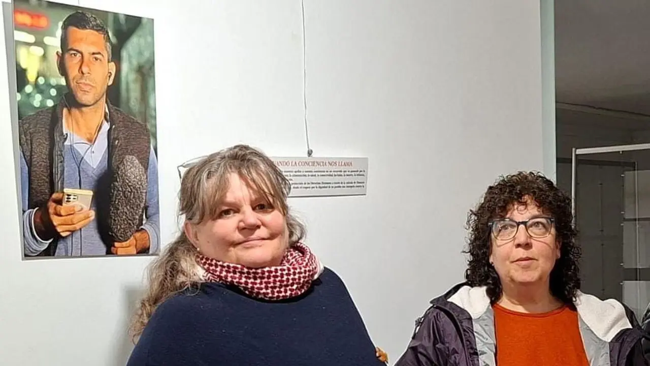 Santa María del Páramo inaugura la exposición "Cuando la conciencia nos llama" del fotógrafo gazatí Osama Kalhlout.