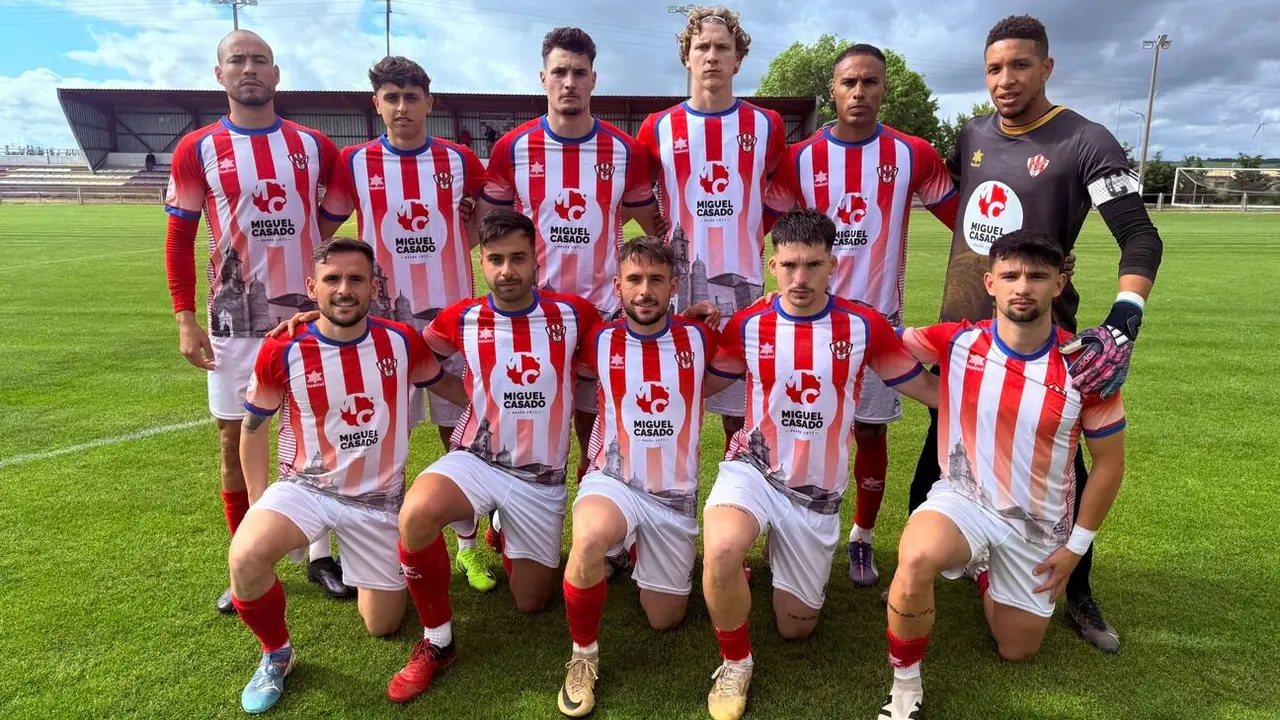 Imagen del once inicial del Bembibre en su último enfrentamiento ante el Becerril.