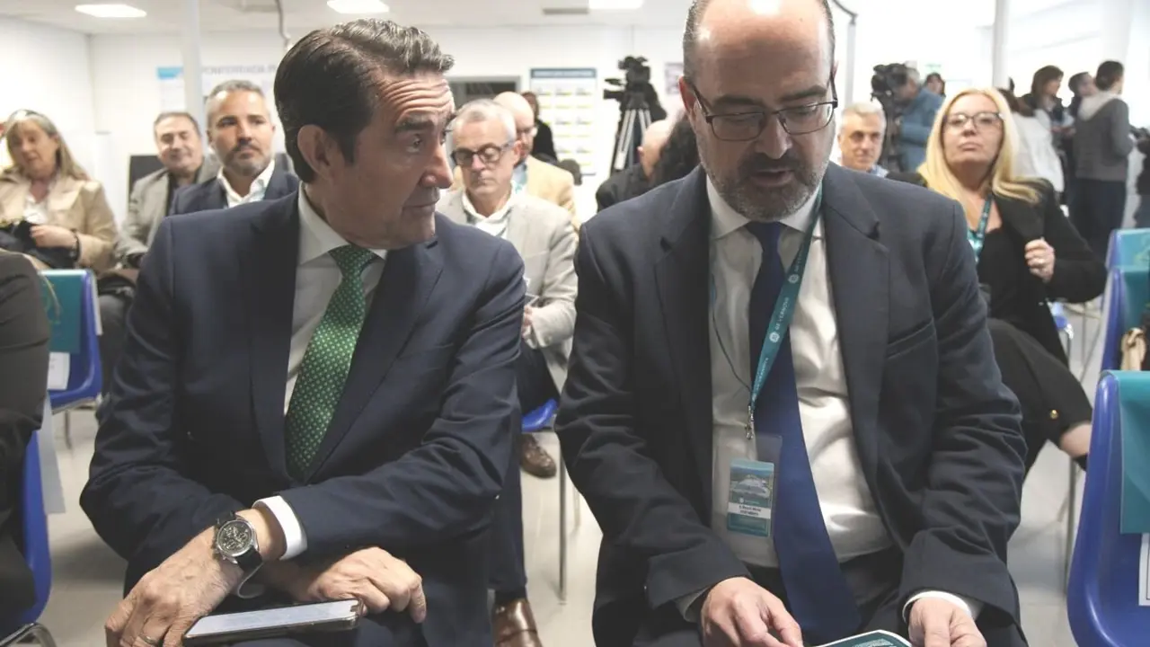 El consejero de Medio Ambiente, Vivienda y Ordenación del Territorio de la Junta de Castilla y León, Juan Carlos Suárez-Quiñones, durante el acto del 25 aniversario de la empresa GE Vernova de Ponferrada. Foto: César Sánchez.