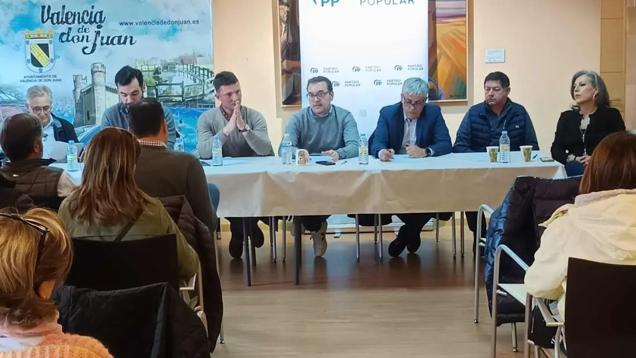 Reunión de alcaldes y concejales populares del sur de León.