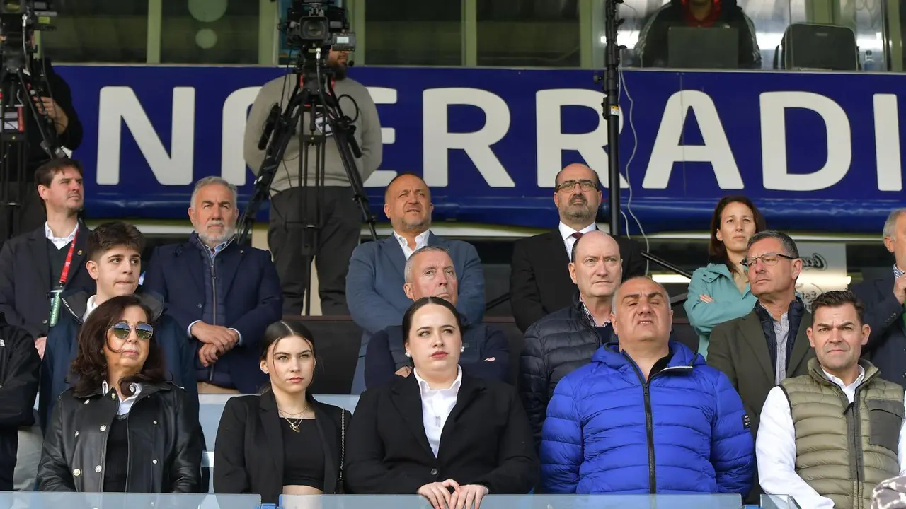 El alcalde de Ponferrada, Marco Morala, en el palco de la SD Ponferradina.