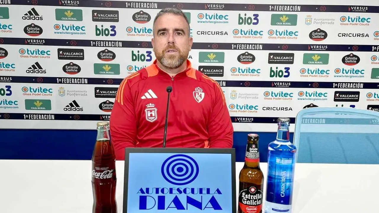 Javier Rey, durante la rueda de prensa de este viernes.