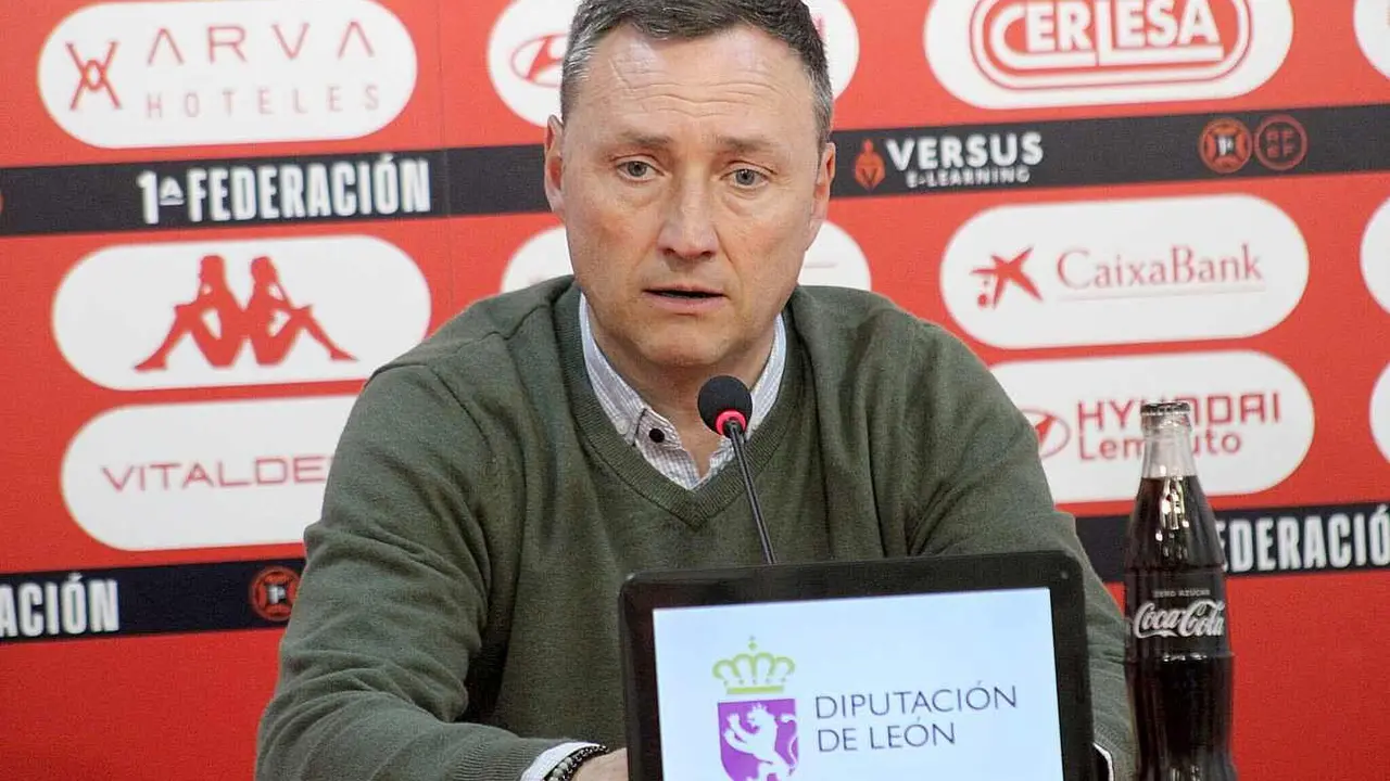 Raúl Llona, durante la rueda de prensa de este viernes.