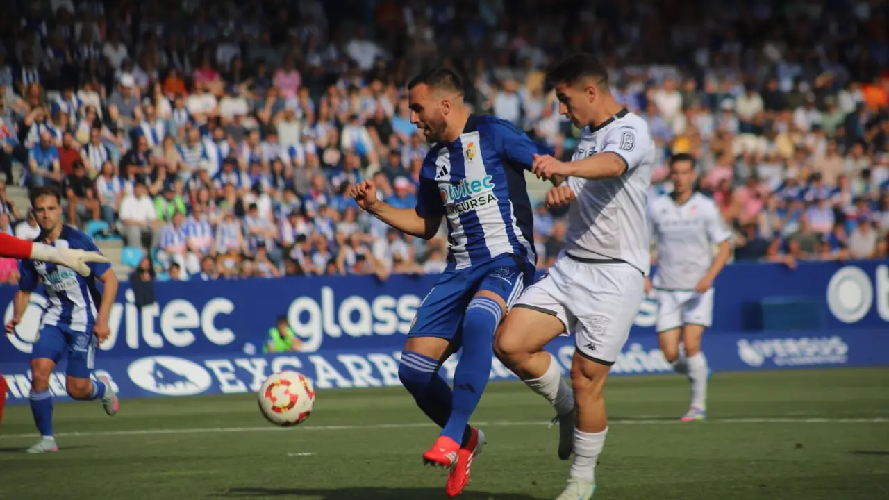 Un gol en el último segundo de partido deja a la Cultural sin el premio del ascenso, ahora se la juega en el Reino de León. Fotos: Isaac Llamazares