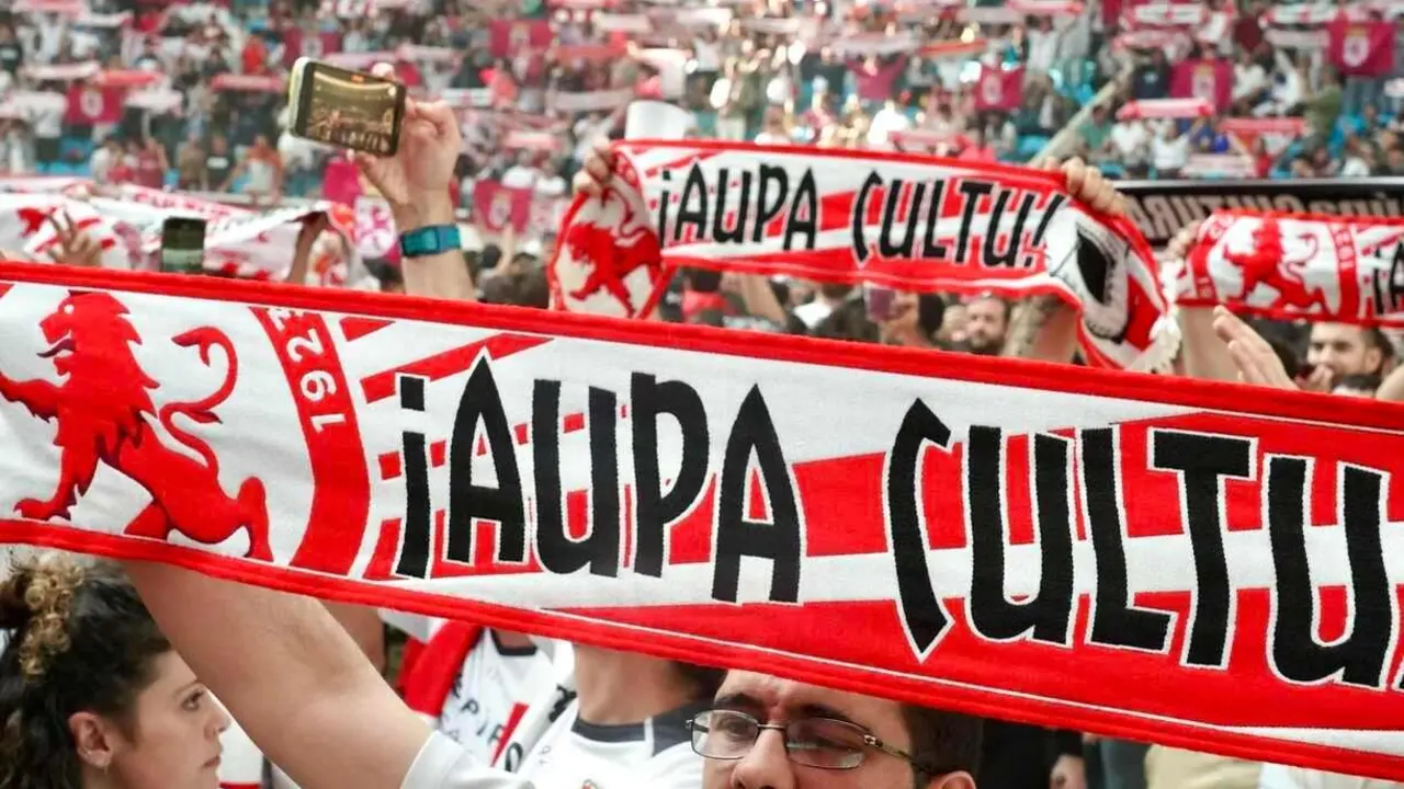 Fanzone de la Cultural y Deportiva Leonesa en el León Arena.