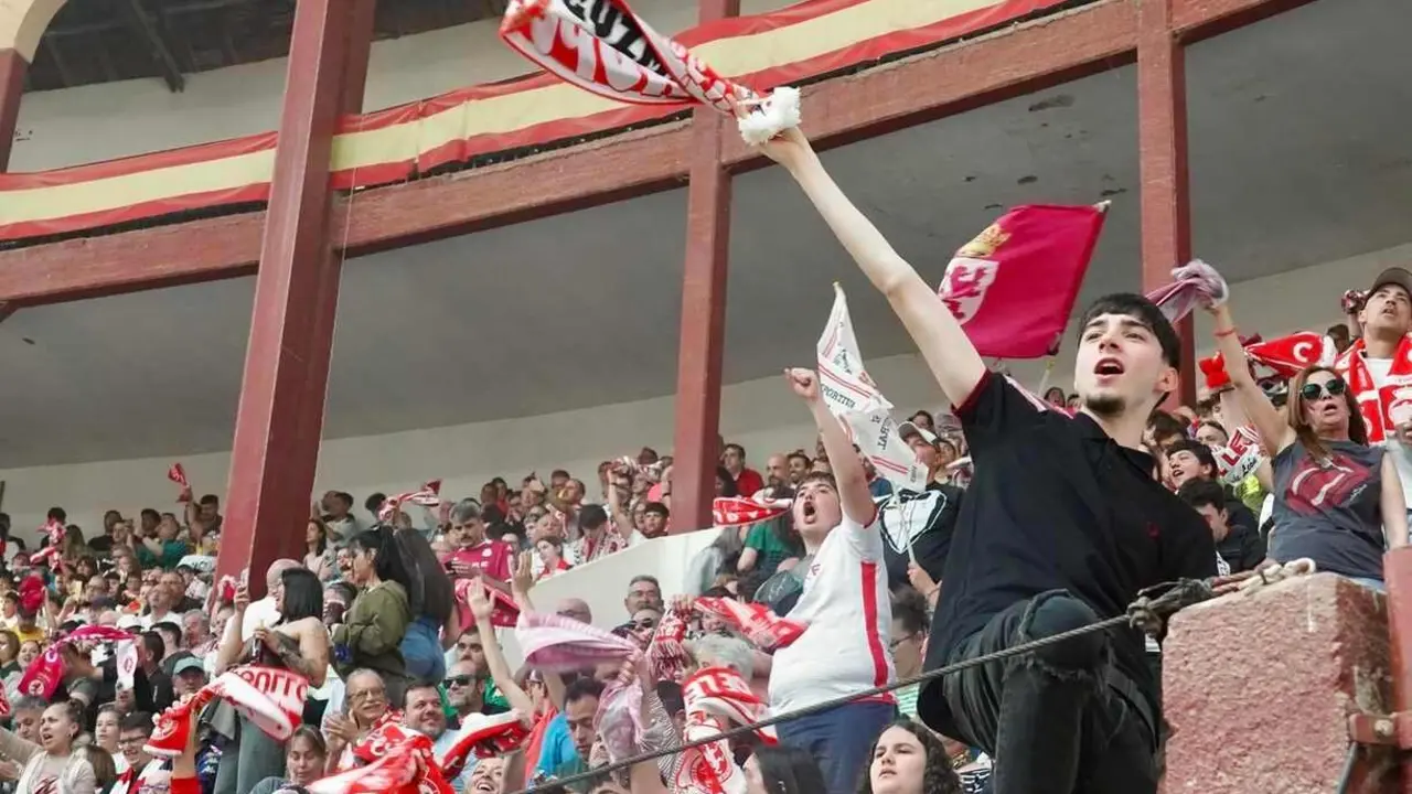 Fanzone de la Cultural y Deportiva Leonesa en el León Arena.