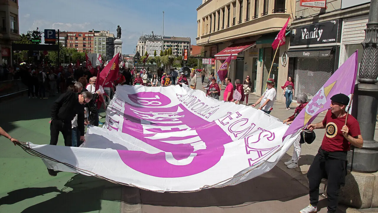 Más de un millar de personas asisten a la convocatoria de Conceyu País Llionés y Xuntanza Llionesista en León