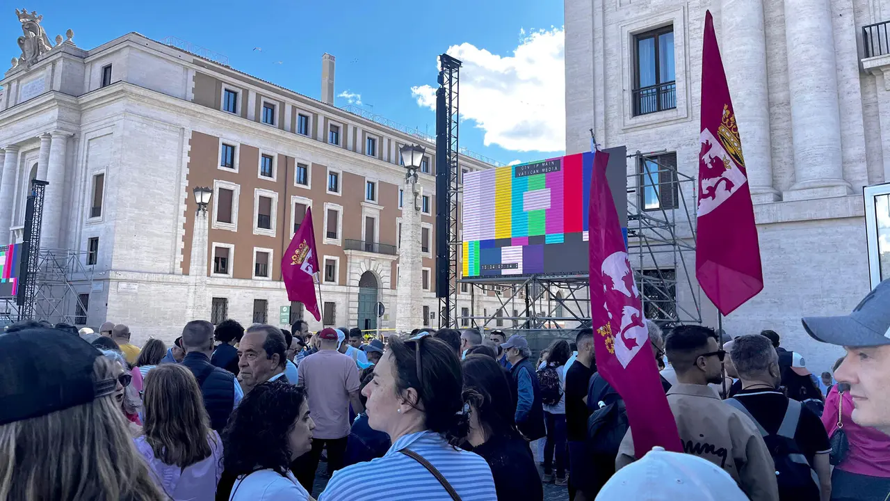 La Cofradía del Dulce Nombre de Jesús Nazareno regresa a León tras su participación en el Jubileo de las Cofradías.